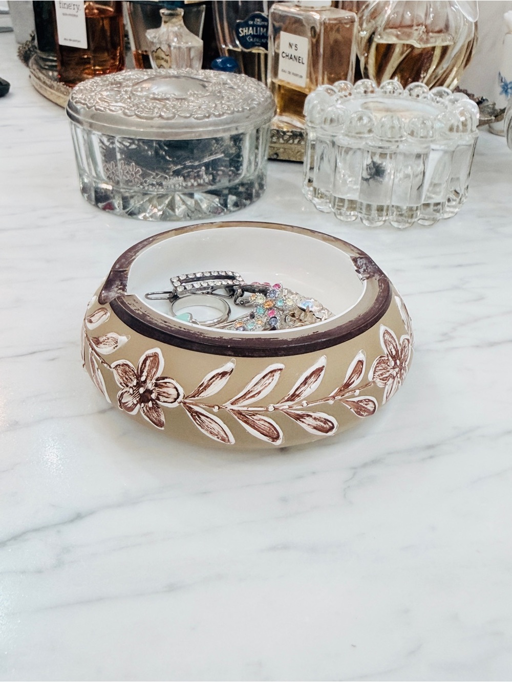 Mid-century Bohemian Czech Encased Glass Ashtray with Neutral Colors - Picture 4 of 17